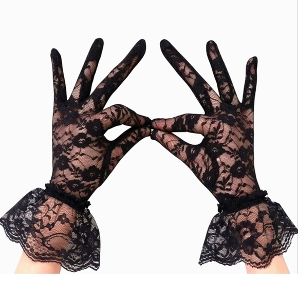 ♠️🆕 Charming Lace Yarn Gloves - Delicate Hollow Out, Short & Solid Color Black - Picture 2 of 6
